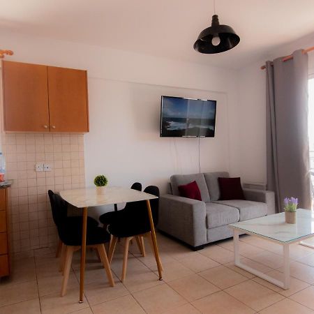 Amelia Two Bedroom Apartment - 202 Paphos Bagian luar foto