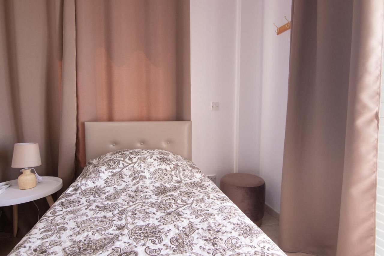 Amelia Two Bedroom Apartment - 202 Paphos Bagian luar foto