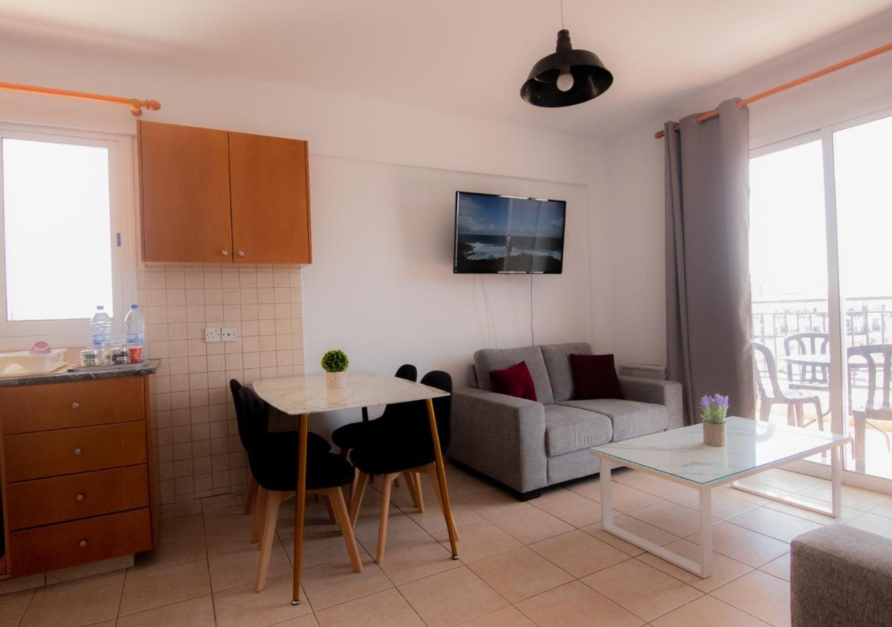 Amelia Two Bedroom Apartment - 202 Paphos Bagian luar foto